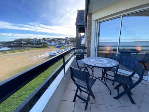 Appartement VUE SUR MER avec WIFI et terrasse à PERROS-GUIREC Ref-816