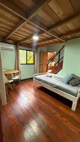 En eller flere senge i et værelse på Cabaña Vacal WiFi, beach front #1