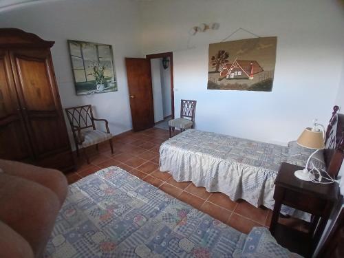 Giường trong phòng chung tại Forcén Casa Rural