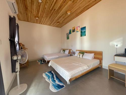 En eller flere senge i et værelse på Homestay Sỹ Vĩnh Hy