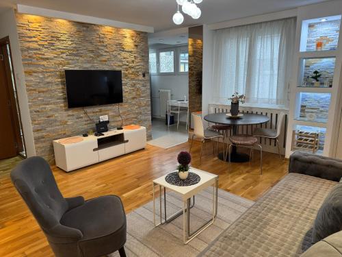 TV a/nebo společenská místnost v ubytování Apartment Arena Lux