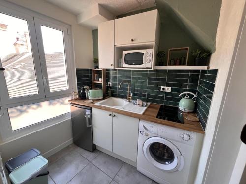 Køkken eller tekøkken på Jungle Deluxe Fontainebleau #INSEAD #CENTRE