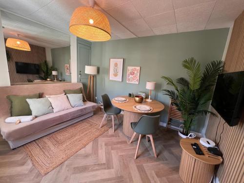 Et tv og/eller underholdning på Jungle Deluxe Fontainebleau #INSEAD #CENTRE