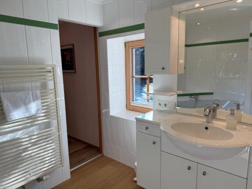 Koupelna v ubytování JUCHEEE ChaletSuite in Tonis cozy Guesthouse by Alpin Charme Apartments