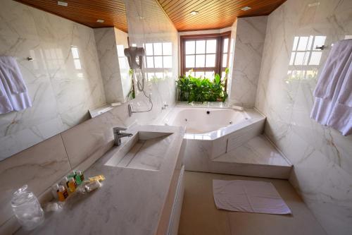 Et badeværelse på Hotel Águas Claras