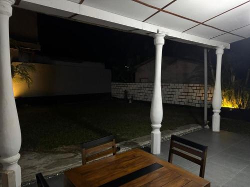 En terrasse eller udendørsområde på Seliya Villa Retreat