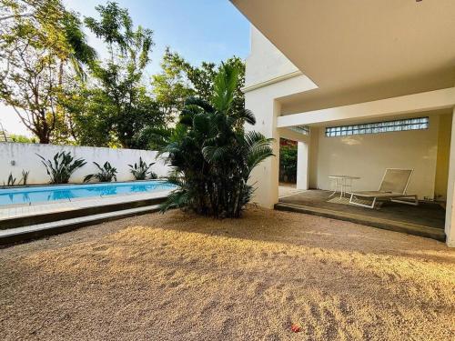 Escape in the Heart of Tamarin