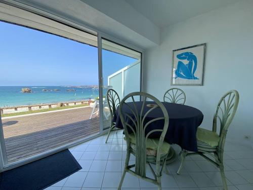 Appartement VUE SUR MER avec terrasse, plage Grève Blanche TREGASTEL - Réf 791
