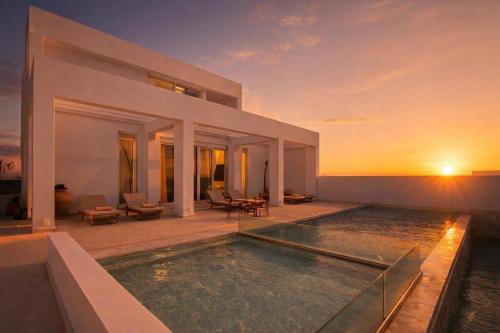 Seapalm Villa - Elegant Stay - Steps from the Sea