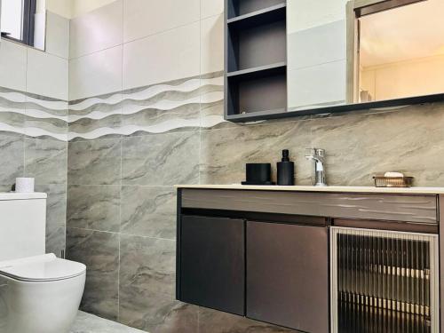 Et badeværelse på Santosha Beach Escape