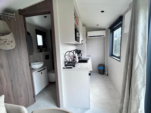 Køkken eller tekøkken på Chalet Tiny & Campagne