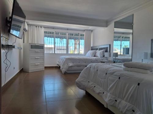 Ένα ή περισσότερα κρεβάτια σε δωμάτιο στο Amazing condo in the hearth of Sosua PERFECT LOCATION