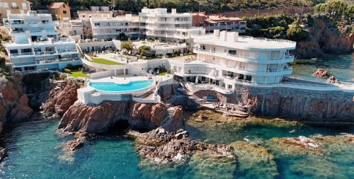 Côte d'Azur entre Cannes et Saint-Raphaël, accès mer direct, piscine et jardin, Cap Neree Le Trayas