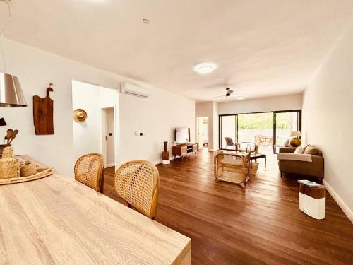 Welcome to our Charming Seaside Apartment