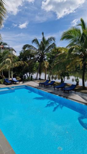 Piscina a Hideaway Lodge o a prop