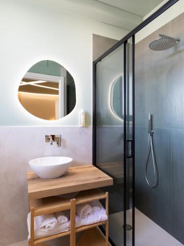 a bathroom with a sink and a shower at Cozy Rooms in Senorbì