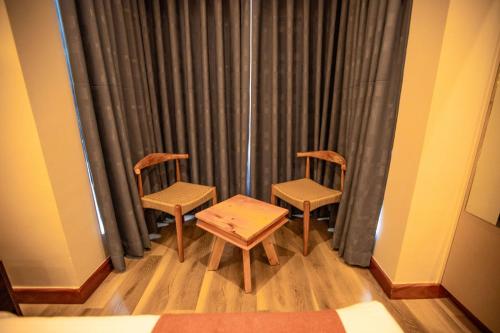 Khu vực ghế ngồi tại Saiwa Safari Resort