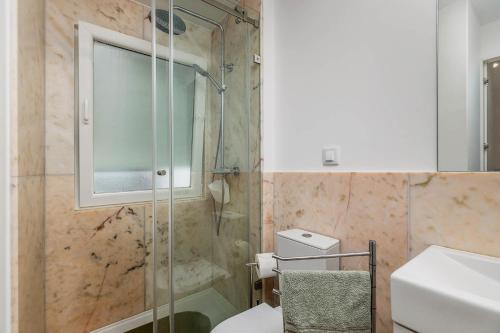 Ένα μπάνιο στο NEW! Apartment 2 min from Sesimbra Beach