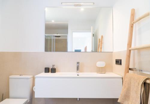 a bathroom with a sink and a mirror at s'ANDRONA in Ciutadella