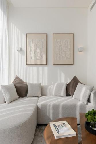 Cosy Sobha Hartland Apt - Pool&Gym - Near Downtown
