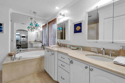 Køkken eller tekøkken på Siesta Key Island Rentals