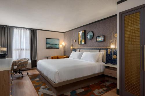 Postel nebo postele na pokoji v ubytování Hotel Indigo Detroit North - Troy by IHG