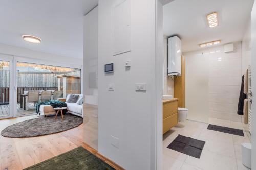 Et badeværelse på Alps2sea Suite Apartment