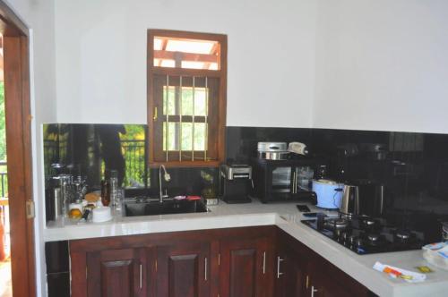 Kuchyň nebo kuchyňský kout v ubytování Sunny's Hide Out