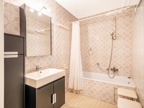 a bathroom with a sink and a tub and a shower at Premieres Loges in Sint-Idesbald