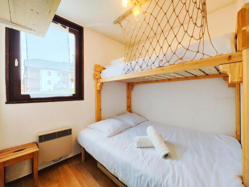 Postel nebo postele na pokoji v ubytování Appartement Lélex - pied des pistes - vue montagne