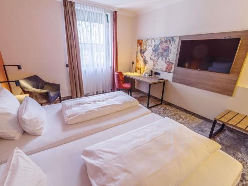 Кровать или кровати в номере Atomis Hotel Munich Airport by Mercure