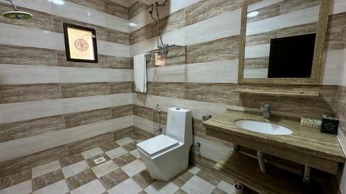 Et badeværelse på Roushan Resort