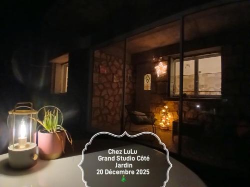 Gallery image of Grand Studio Côté Jardin in Saint-Sernin