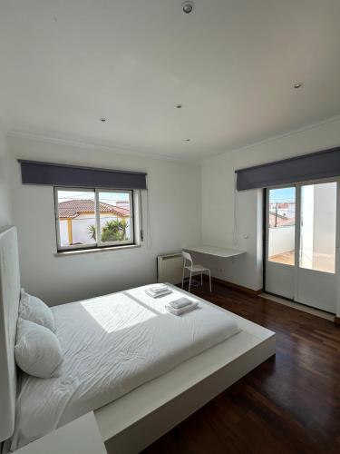 En eller flere senge i et værelse på House with pool and 4 bedrooms