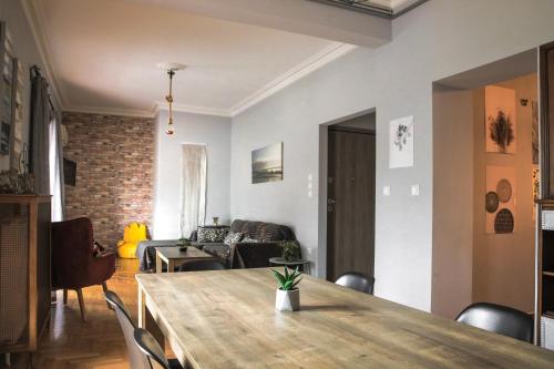 Spacious 3BR in Koukaki, Near Acropolis