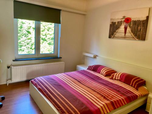 En eller flere senge i et værelse på Charming Sunny 100m2 Entire Apartment with 2 bedrooms