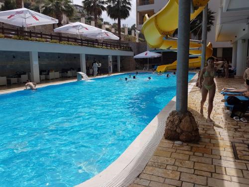 Басейн в Vlora Apartaments або поблизу