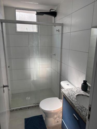 a bathroom with a shower and a toilet and a sink at Blue da Mantiqueira in Extrema