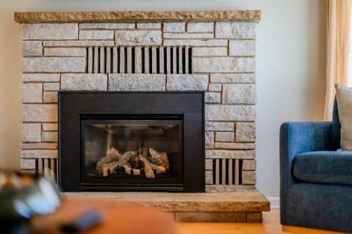 Fotografie z fotogalerie ubytování Family Retreat - 4 Bed 3 Bath Fireplace & Fun v destinaci Fond du Lac