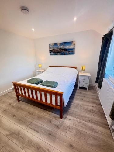 En eller flere senge i et værelse på Bright Cozy 2 bedroom Apartment in Oxford