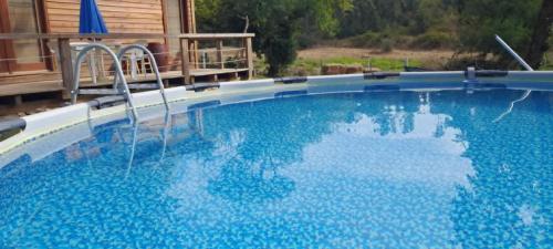 Bazén v ubytování Quinta da Bolota Guest House nebo v jeho okolí