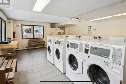 Ảnh trong thư viện ảnh của Peaceful DT Condo, Saddledome, HeatedParking ở Calgary