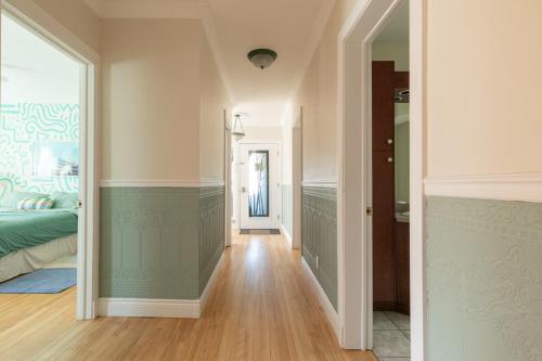 Afbeelding uit fotogalerij van #Le80ies - Downtown Rooftop - Free shuttle to ski Mountain in Mont-Tremblant