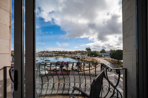 En balkon eller terrasse på Silver Harbour - 2 Bedrooms, 2 Bathrooms