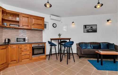 Amazing Home In Baska Voda