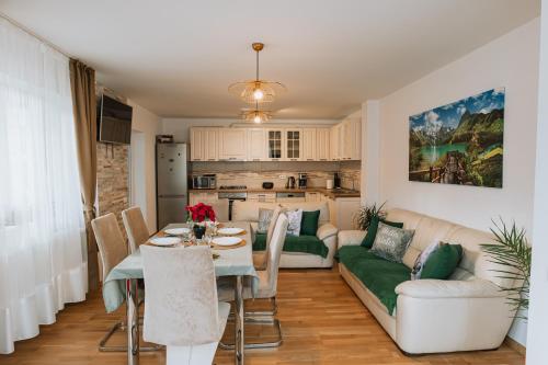 Nhà bếp/bếp nhỏ tại Riverside Bușteni