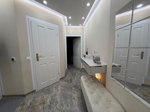 Et badeværelse på Wellness with Jacuzzi and Sauna Near to Cologne Koeln private