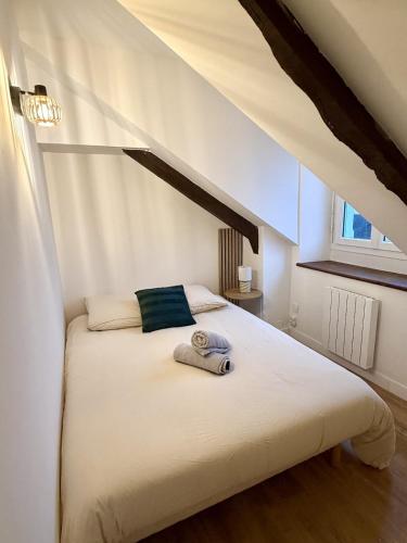 Postel nebo postele na pokoji v ubytování La Halte - T2 centre de Tinteniac