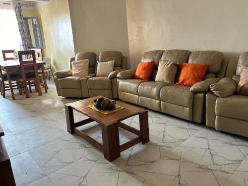 Zona d'estar a Riverview Holiday Flat Mbudi