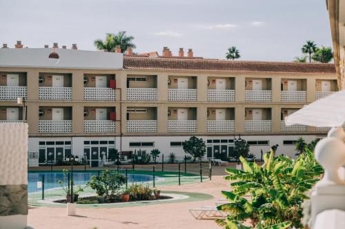 Swimmingpoolen hos eller tæt på 4 seasons relax apartment